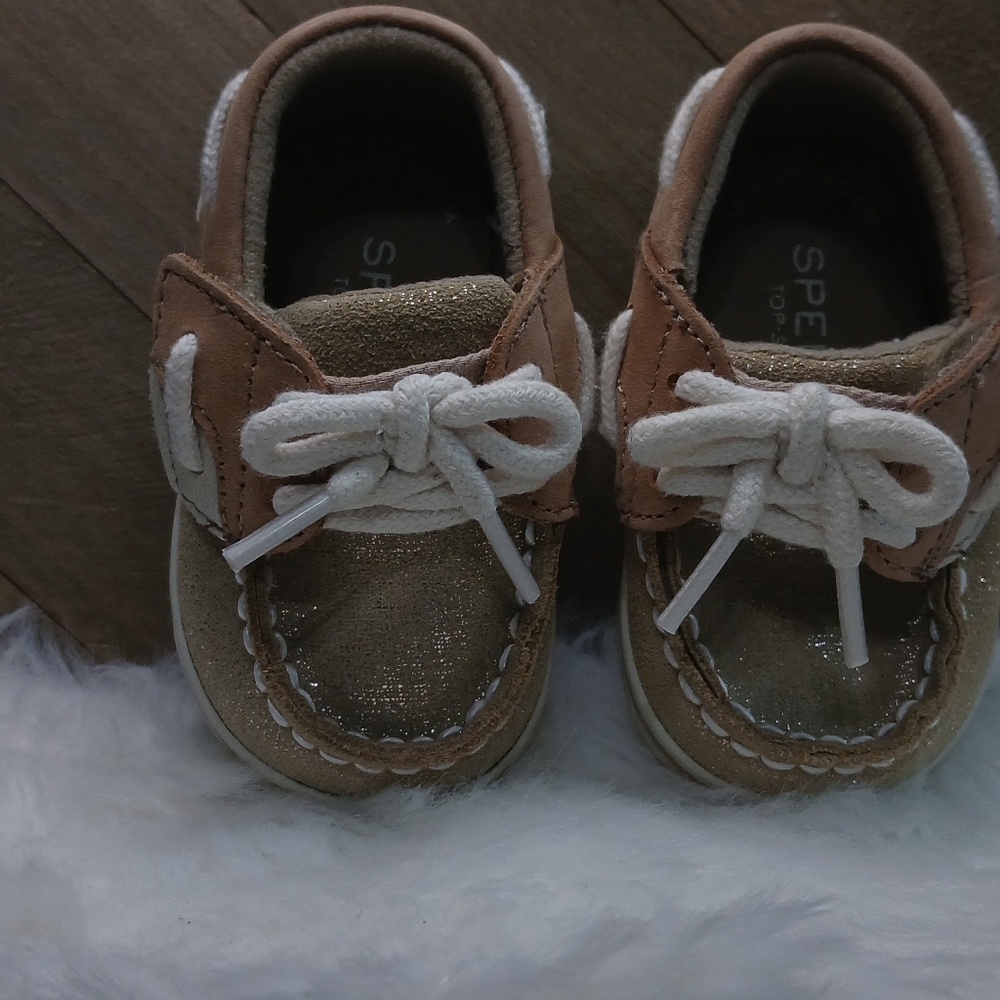 New Sperry Tan and Gold Moccasins Kids Boat with  Nautical Design NWOT Sz 1m